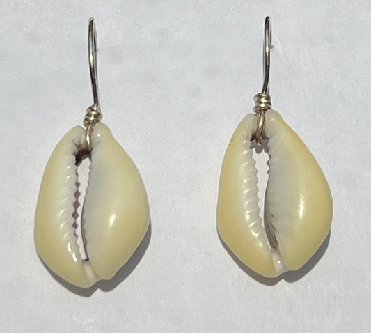 Core Money Cowrie Earrings I - Ventral (Copy)